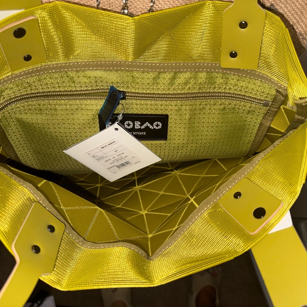 NWT Bao Bao Issey Miyake Lucent Frost Tote 13x13 Neon Yellow Chartreuse Tone - Picture 4 of 7